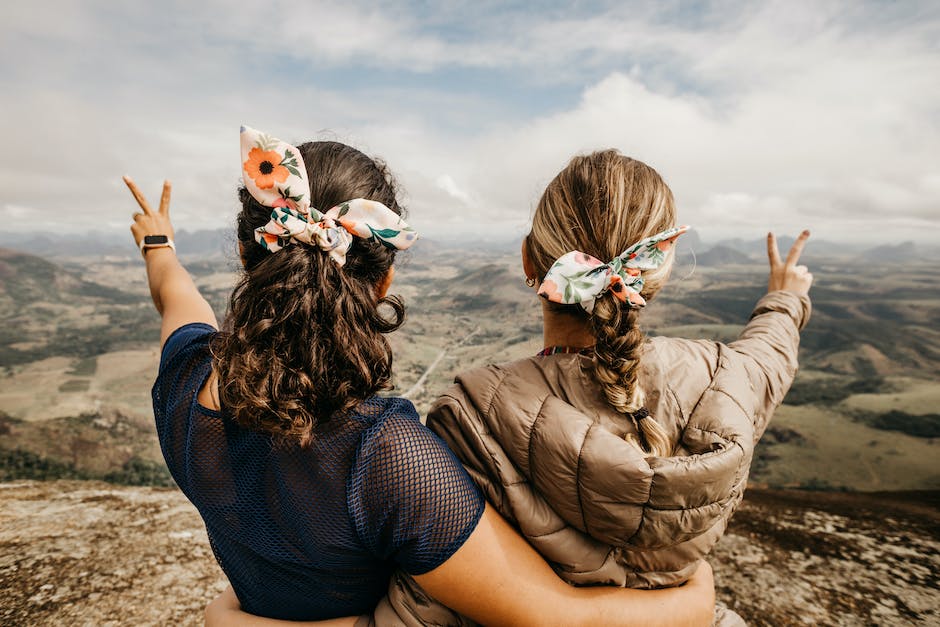 7 Green Flags To Look for in a Romantic Relationship, According to Relationship Experts