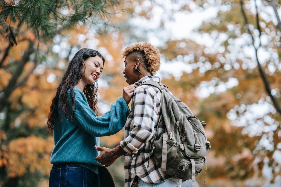 Four effective strategies to maintain focus on the essentials in love